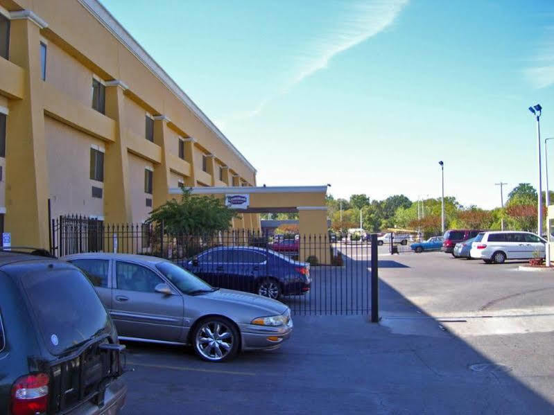 ממפיס Comfort Inn Airport מראה חיצוני תמונה